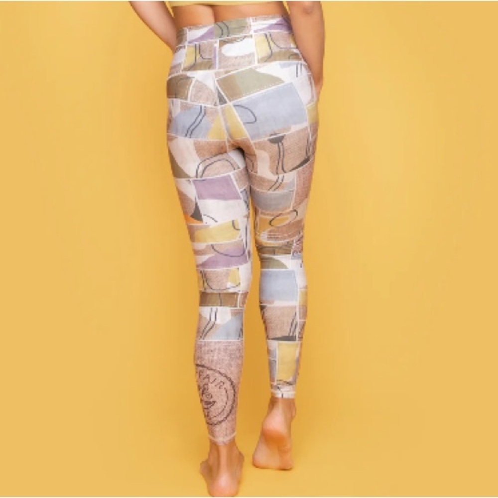NWT Niyama Sol Tanzania Barefoot Legging Size Small - Picture 2 of 14